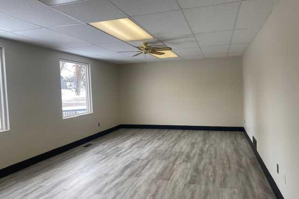 235 3 Street, Brooks, Alberta T1R 0S3, ,Commercial,For Lease,3,A2088958